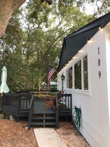 Cottage By The Sea: Pagnotto Shellback House