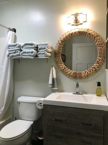 Cottage By The Sea: Pagnotto Shellback House