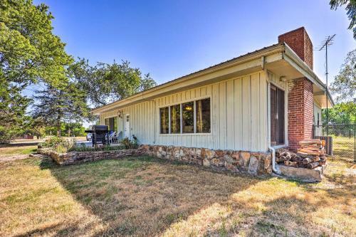 Lochview Lodge Idyllic Farmhouse In Grove!
