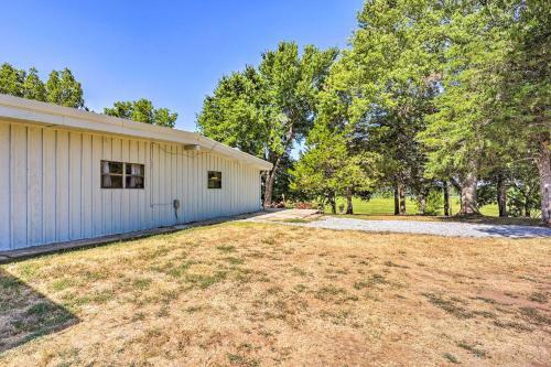 Lochview Lodge Idyllic Farmhouse In Grove!
