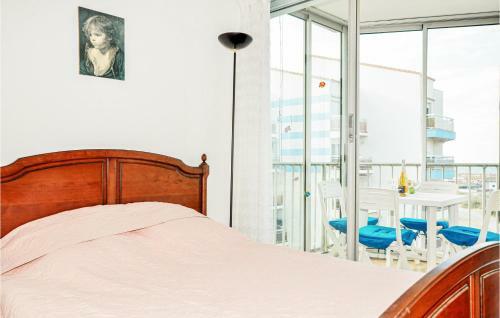 Nice Apartment In Le Barcar�s With 2 Bedrooms