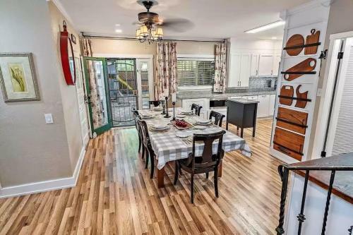 1930s Queen Anne Home 4 Bedroom-central Location