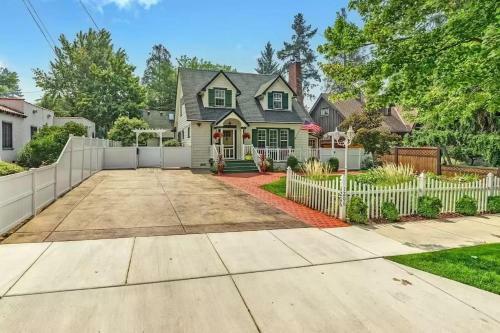 1930s Queen Anne Home 4 Bedroom-central Location