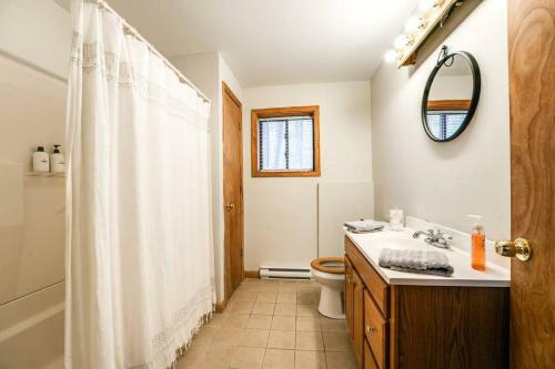 Luxurious Cabin By Ski & Lake W/ Community Pool