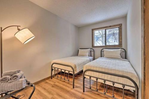 Luxurious Cabin By Ski & Lake W/ Community Pool
