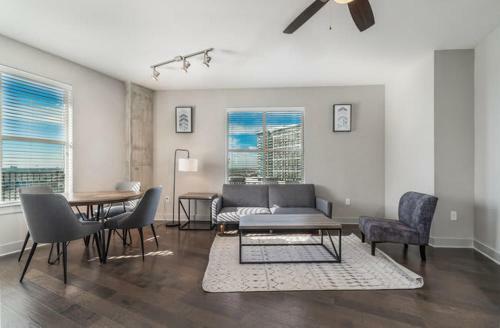 Bright Chic 2 Bedroom Apartment By Stay Gia