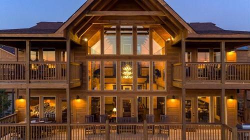Above The Rest - 4 Bedrooms, 4,5 Baths, Sleeps 12 Home