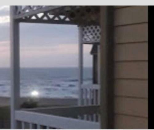 Apartamento Ocean Waves Top Floor Oceanfront Condo W/balcony