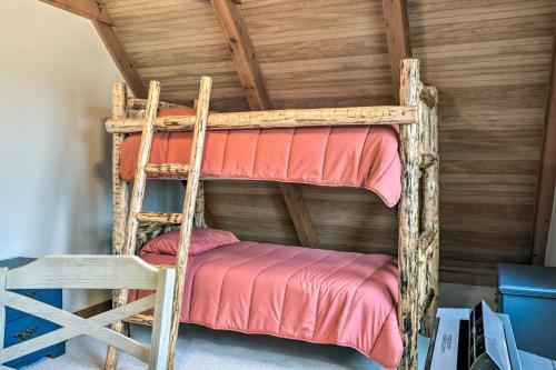 Davis Cabin, Near Hiking, Boating And Skiing!