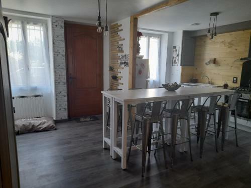 Maison De Village Avec Cour Int�rieure Et Terrasse