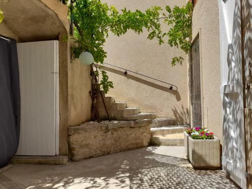 Maison De Village Avec Cour Int�rieure Et Terrasse