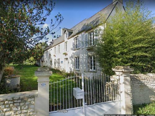 Spacious Holiday Home In Tracy-sur-mer With Garden