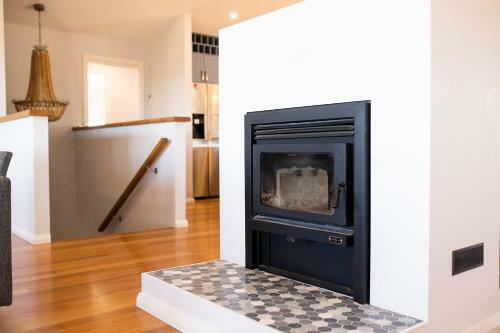 Entertainers Dream Fireplace Pizza Oven Wifi