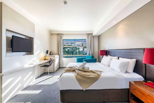 Esplanade Oasis Across Two Contemporary Apartments