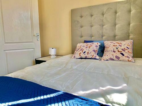 Luxury 5-bedroom Home With Free Parking