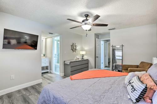 Largo Retreat With Backyard Oasis Walk To Lake