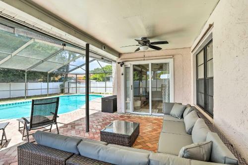 Largo Retreat With Backyard Oasis Walk To Lake