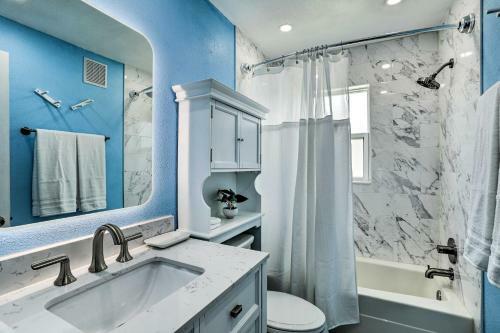 Largo Retreat With Backyard Oasis Walk To Lake