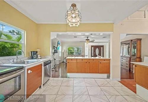 Victoria Park Home, Private Pool 2miles From Beach