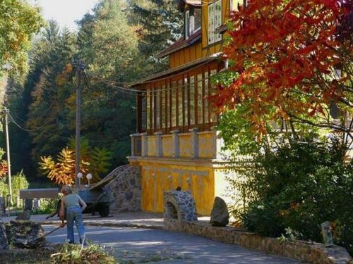 Charming Flat On Two Floors In A Villa With A Park In Gro�schirma