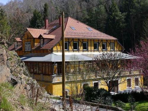 Charming Flat On Two Floors In A Villa With A Park In Gro�schirma