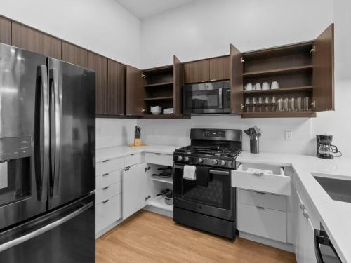 Chic 2br Apartment W Balcony By Stay Gia