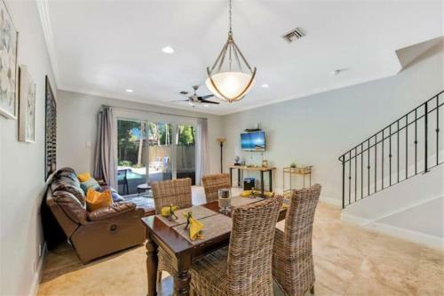 House With Pool Close To Shopping And Beach