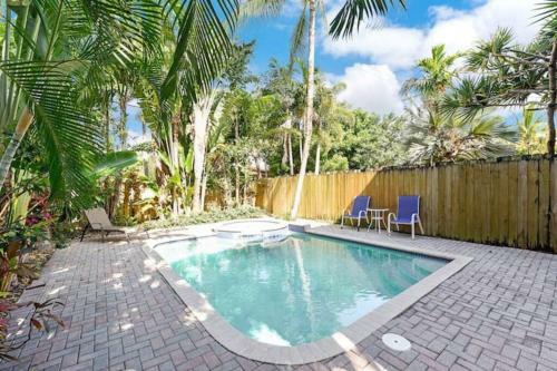 House With Pool Close To Shopping And Beach