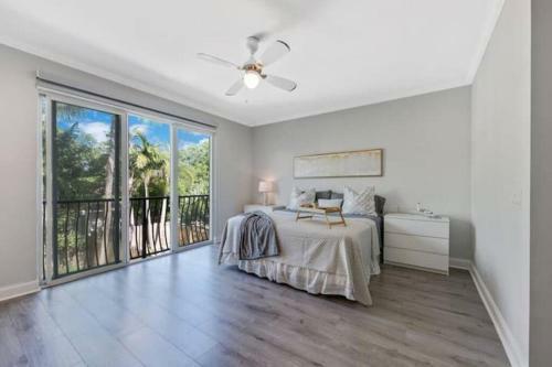 House With Pool Close To Shopping And Beach