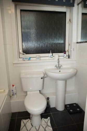 Stunning 2nd Floor 2 Bedroom Massionette Apartment