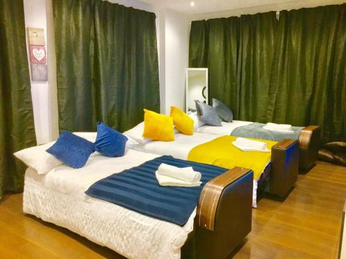 London Excel 2 Bedrooms River View Apartment