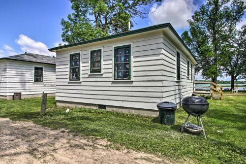 Lakefront Retreat With Boat Rentals, Beach And Bar