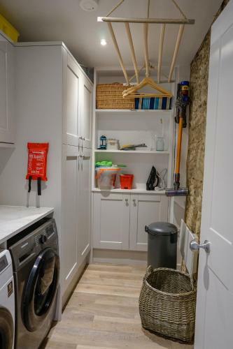 Jumble Cottage 4 Bed Home In Seaview