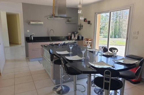 Villa Avec Piscine, Jacuzzi Et Vue Imprenable !