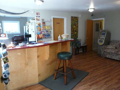Bent Prop Inn & Hostel Of Alaska - Downtown