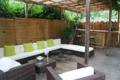 Hostal Les Chambres D'h�tes De La Croix Bleue