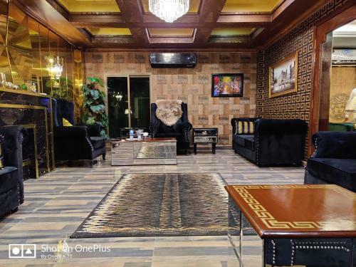Royal Mansion Hotel