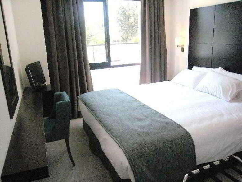 Anemi Hotel And Suites