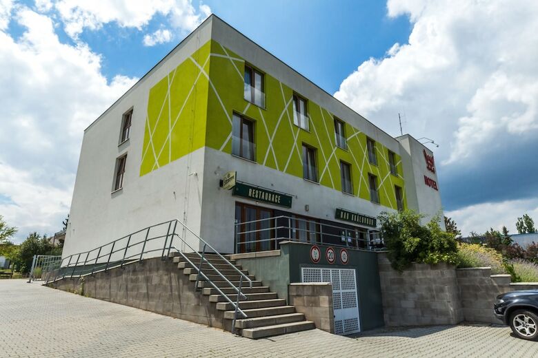 Nad Kr�lovnou Hotel & Restaurant