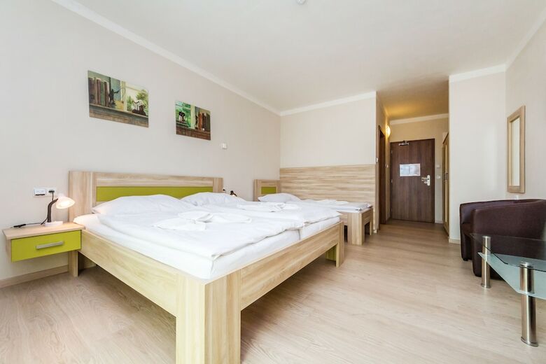 Nad Kr�lovnou Hotel & Restaurant