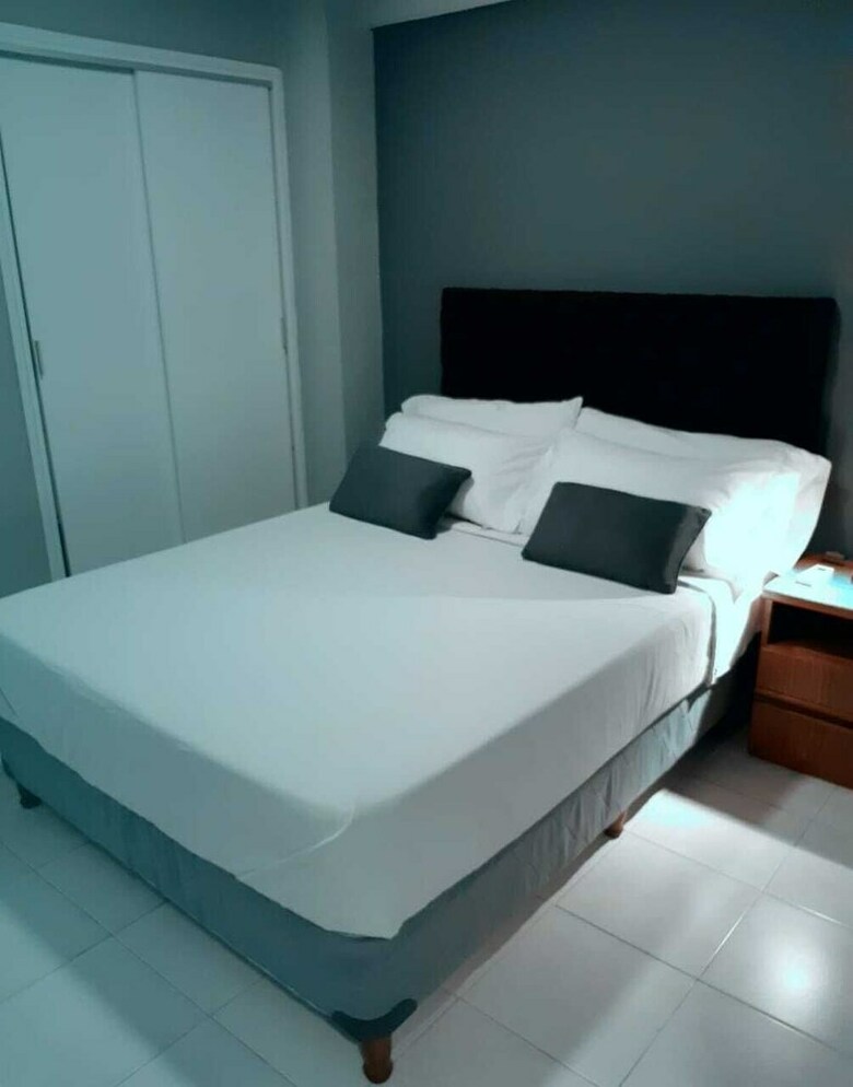 Hotel Emelsuites