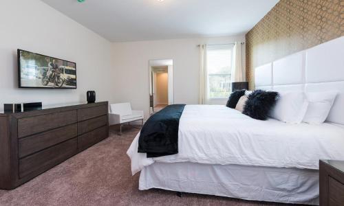 Stylish Sleek 9 Bdrm Home With Full Kitchen At Encore