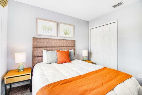Modern Retreat At Regal Oaks Resort