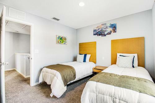 Modern Retreat At Regal Oaks Resort