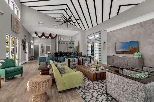 4 Bedrooms - 3 Bathrooms - Veranda Palms 4461 Np
