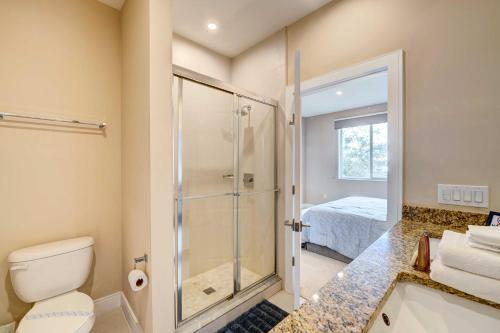Modern Townhome With Patio Less Than 2 Mi To Disney!