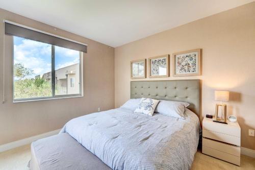 Modern Townhome With Patio Less Than 2 Mi To Disney!