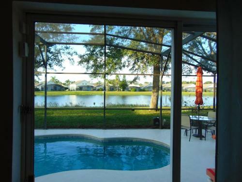 3000sf Waterfront Private Pool Villa 15 Minutes From Disney!