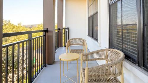 Modern Apartment In Prime Location Id8201x09