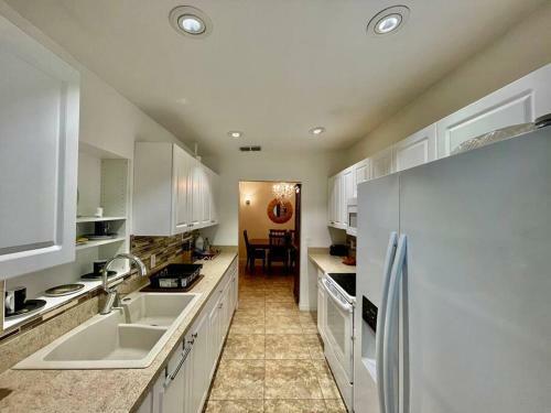 Cozy Modest Home Near Universal Studios/volcanobay